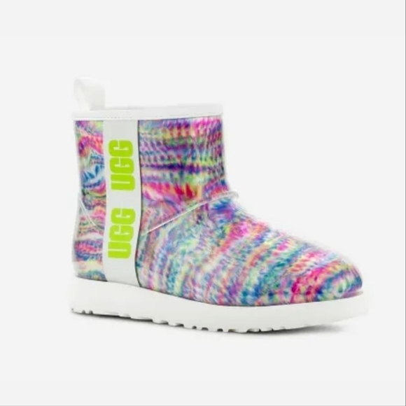 NEW UGG CLASSIC CLEAR WEATHER PROOF BOOTS $159 - Picture 1 of 15